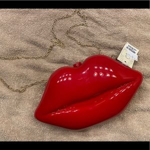 LIPS RED 👄 CROSSBODY